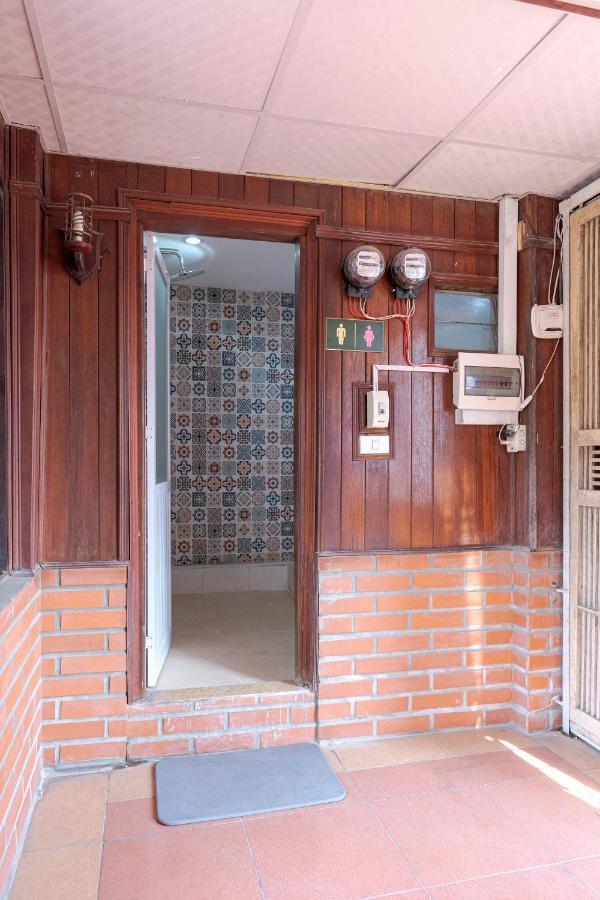 Hanoi Retro 80S Homestay Buitenkant foto