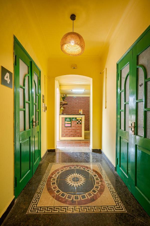 Hanoi Retro 80S Homestay Buitenkant foto